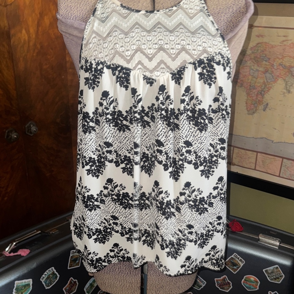 Chic Candies Black & White Floral Lace Halter Top XL